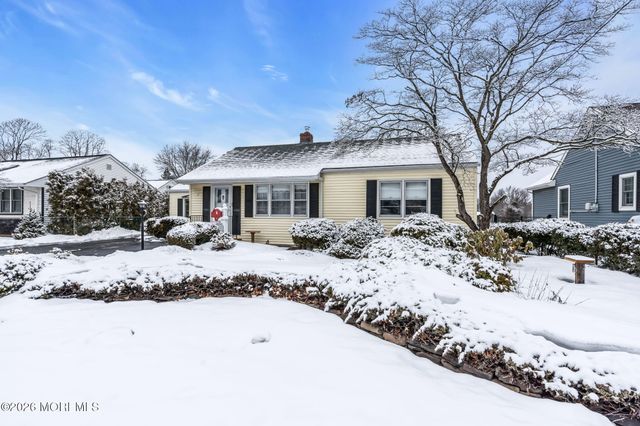 17 Crestview Drive, Middletown, NJ 07748