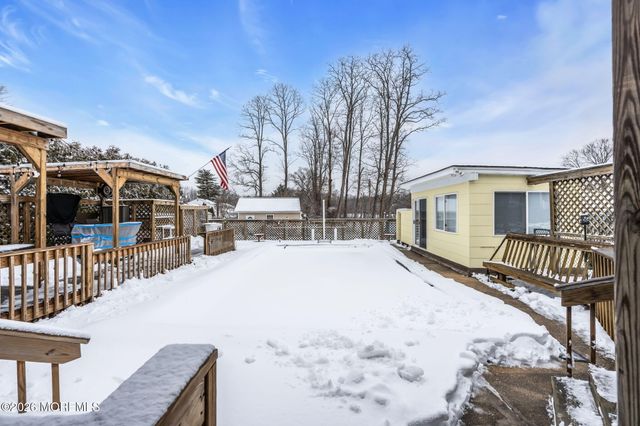 17 Crestview Drive, Middletown, NJ 07748