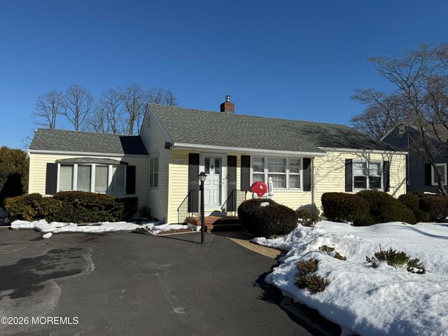 17 Crestview Drive, Middletown, NJ 07748