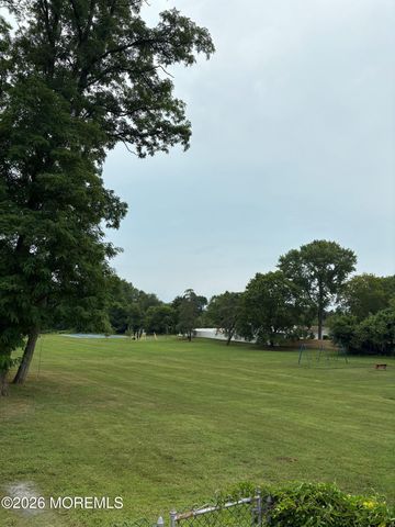 17 Crestview Drive, Middletown, NJ 07748