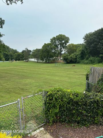 17 Crestview Drive, Middletown, NJ 07748