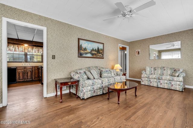 17 Crestview Drive, Middletown, NJ 07748