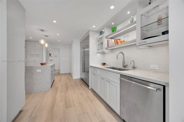 3 Grove Isle Drive C1402, Miami, FL 33133