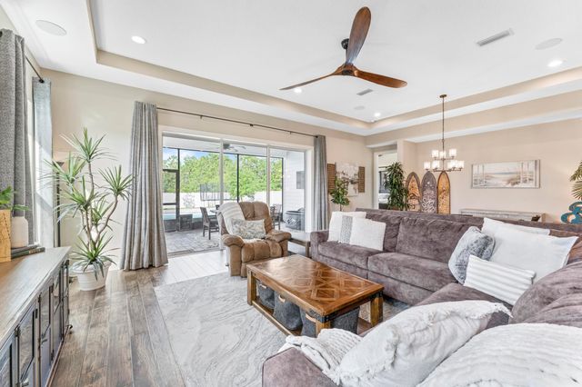 380 Maralinda Dr, St Augustine, FL 32095