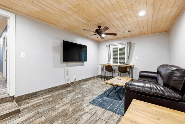 109 Arkansas Street, Pottsboro, TX 75076