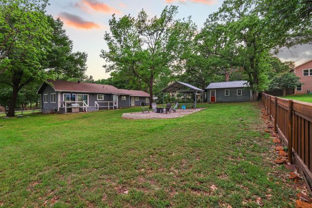 109 Arkansas Street, Pottsboro, TX 75076