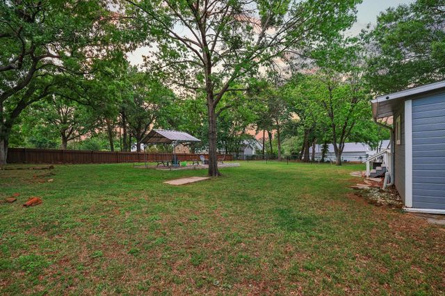 109 Arkansas Street, Pottsboro, TX 75076