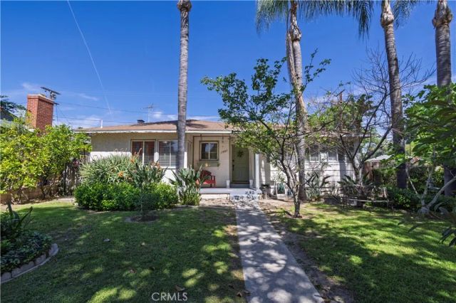 17101 Gault, Lake Balboa, CA 91406