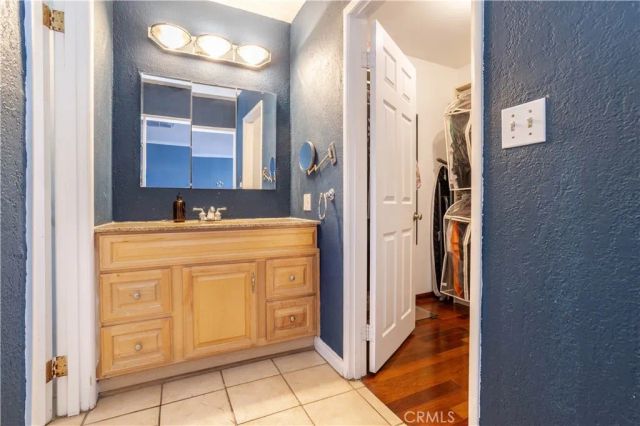 17101 Gault, Lake Balboa, CA 91406