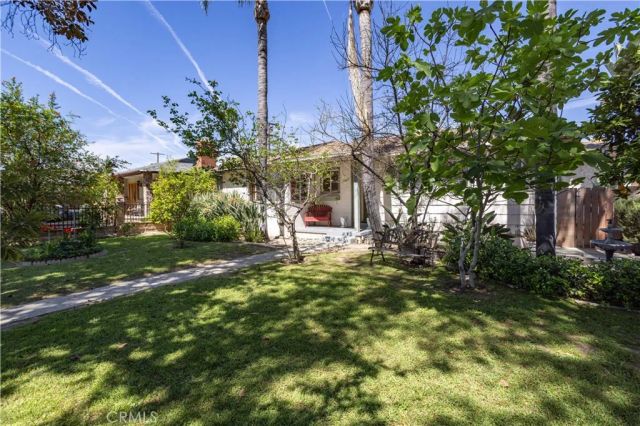 17101 Gault, Lake Balboa, CA 91406