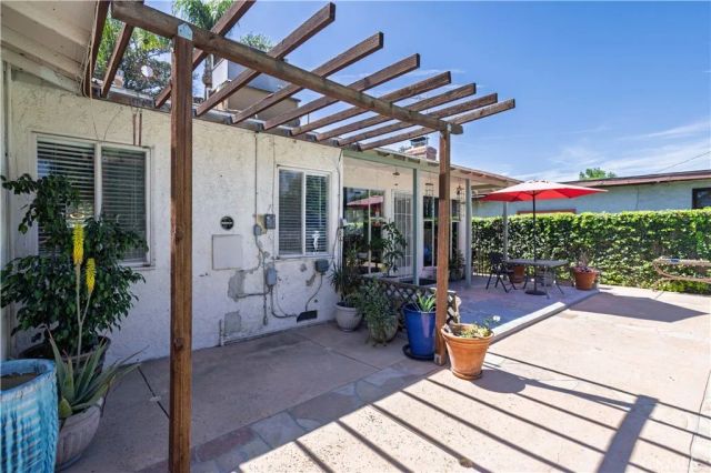 17101 Gault, Lake Balboa, CA 91406