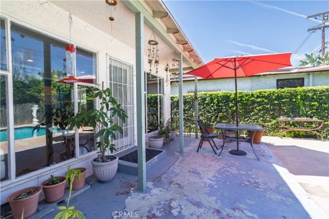 17101 Gault, Lake Balboa, CA 91406