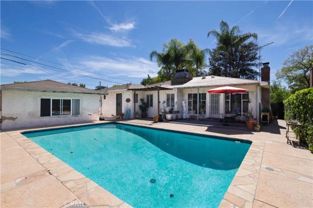 17101 Gault, Lake Balboa, CA 91406