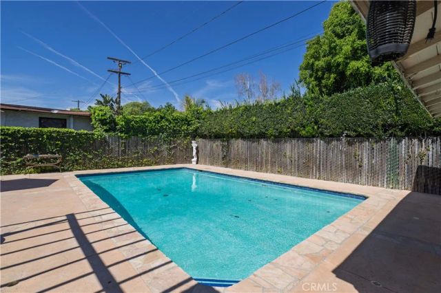 17101 Gault, Lake Balboa, CA 91406