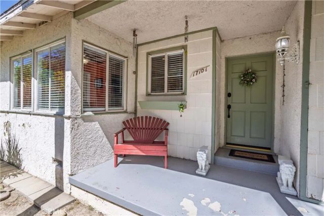 17101 Gault, Lake Balboa, CA 91406