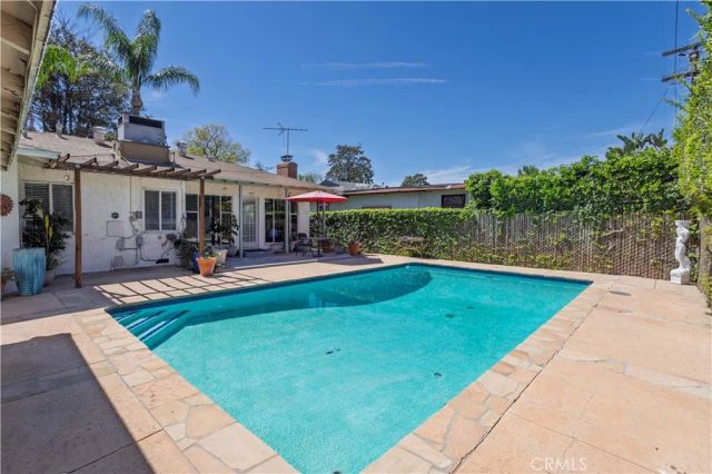 17101 Gault, Lake Balboa, CA 91406