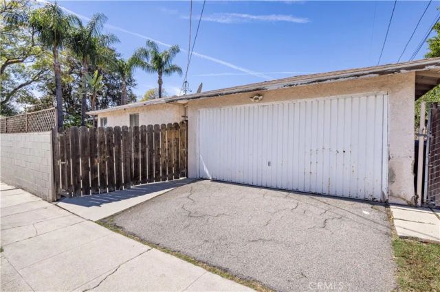 17101 Gault, Lake Balboa, CA 91406
