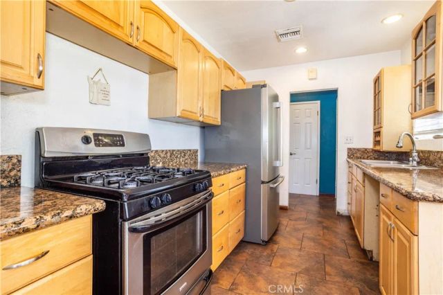 17101 Gault, Lake Balboa, CA 91406