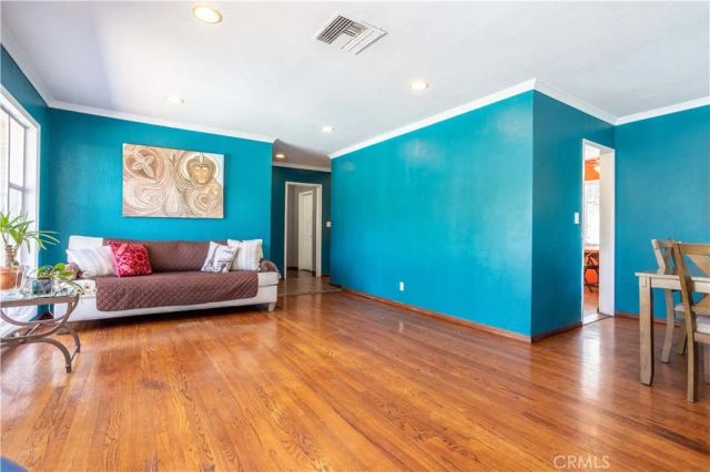 17101 Gault, Lake Balboa, CA 91406