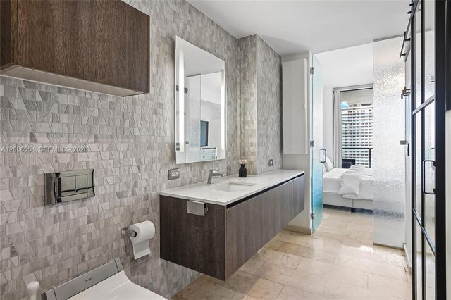 68 SE 6th Street 3306, Miami, FL 33131