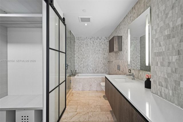 68 SE 6th Street 3306, Miami, FL 33131