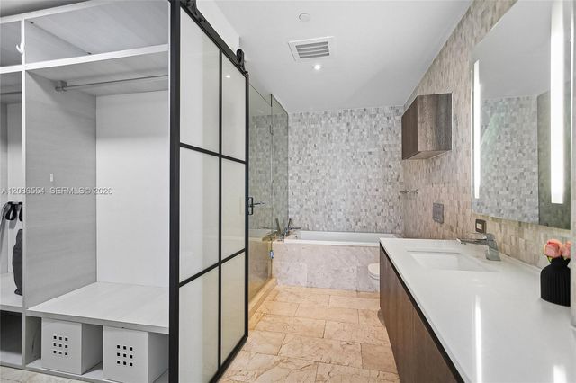 68 SE 6th Street 3306, Miami, FL 33131