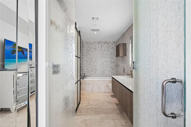 68 SE 6th Street 3306, Miami, FL 33131