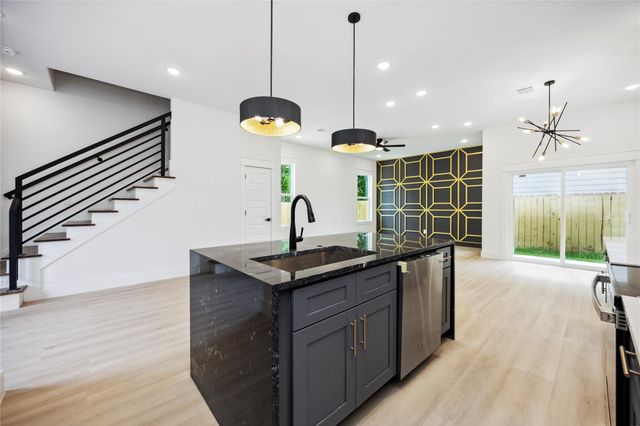 4601 Newberry Street A, Houston, TX 77051