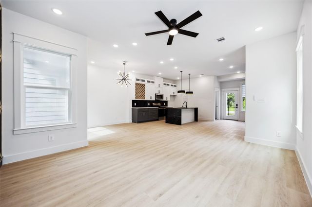 4601 Newberry Street A, Houston, TX 77051