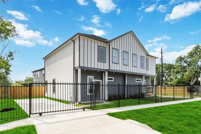 4601 Newberry Street A, Houston, TX 77051