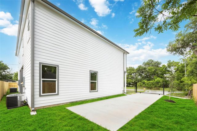 4601 Newberry Street A, Houston, TX 77051