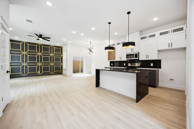 4601 Newberry Street A, Houston, TX 77051