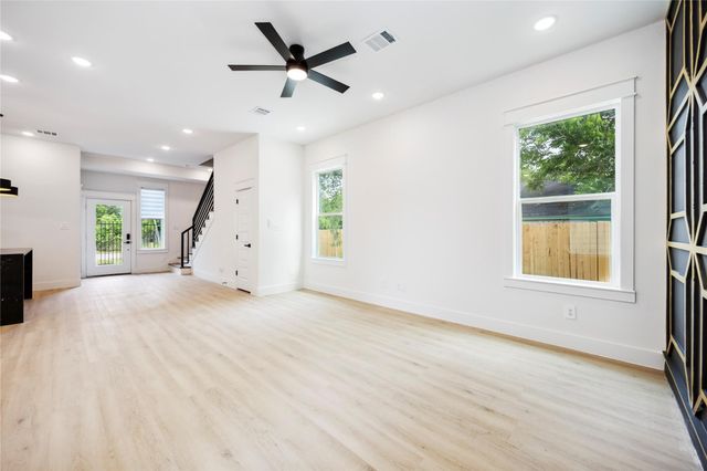 4601 Newberry Street A, Houston, TX 77051