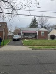 904 Thompson Ave, Roselle Boro, NJ 07203
