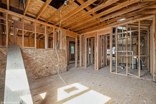 750 Shore Walk, Lindenhurst, NY 11757