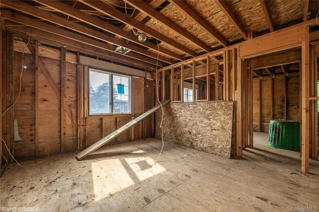 750 Shore Walk, Lindenhurst, NY 11757