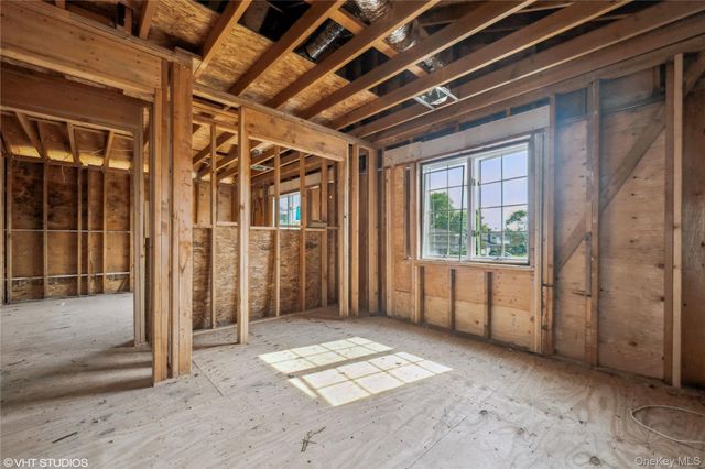 750 Shore Walk, Lindenhurst, NY 11757