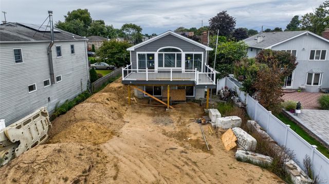 750 Shore Walk, Lindenhurst, NY 11757