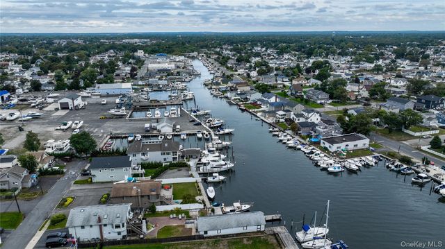 750 Shore Walk, Lindenhurst, NY 11757