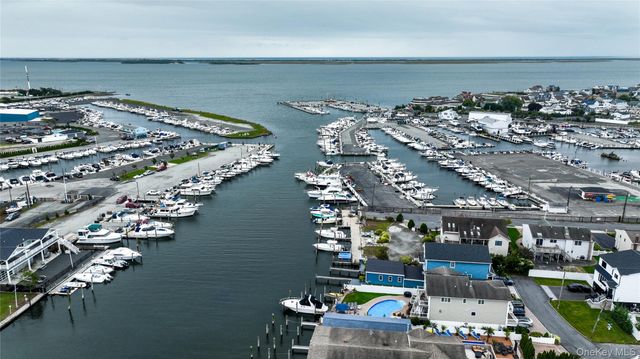 750 Shore Walk, Lindenhurst, NY 11757