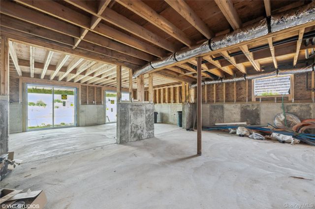 750 Shore Walk, Lindenhurst, NY 11757