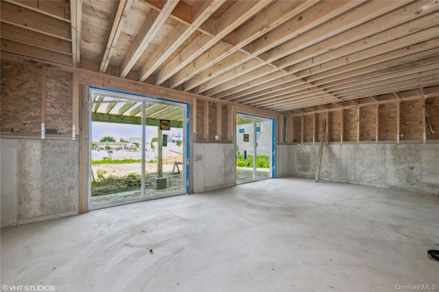 750 Shore Walk, Lindenhurst, NY 11757