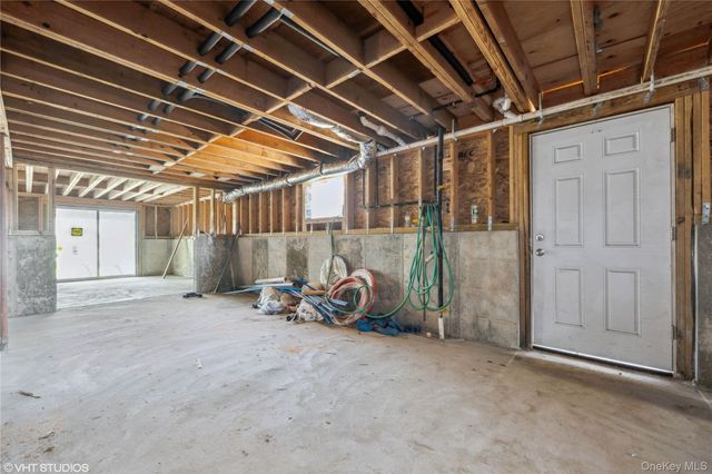 750 Shore Walk, Lindenhurst, NY 11757