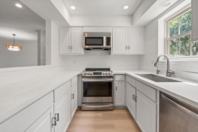 12966 Trail Hollow Drive 2960, Houston, TX 77079