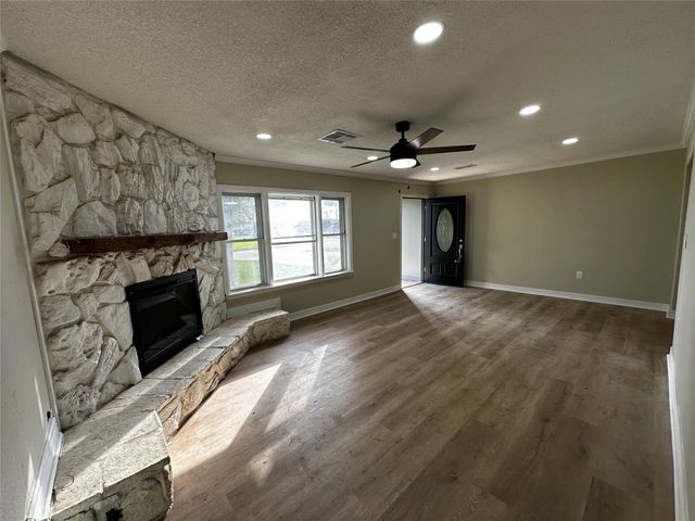 724 N Avenue F, Freeport, TX 77541