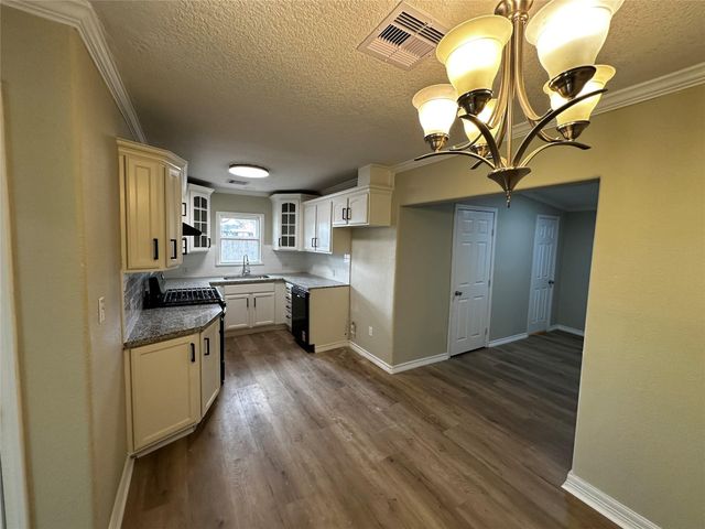 724 N Avenue F, Freeport, TX 77541