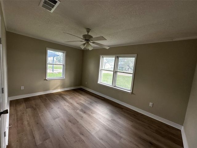 724 N Avenue F, Freeport, TX 77541