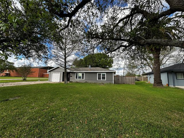 724 N Avenue F, Freeport, TX 77541