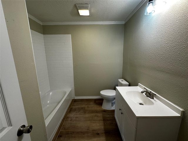 724 N Avenue F, Freeport, TX 77541