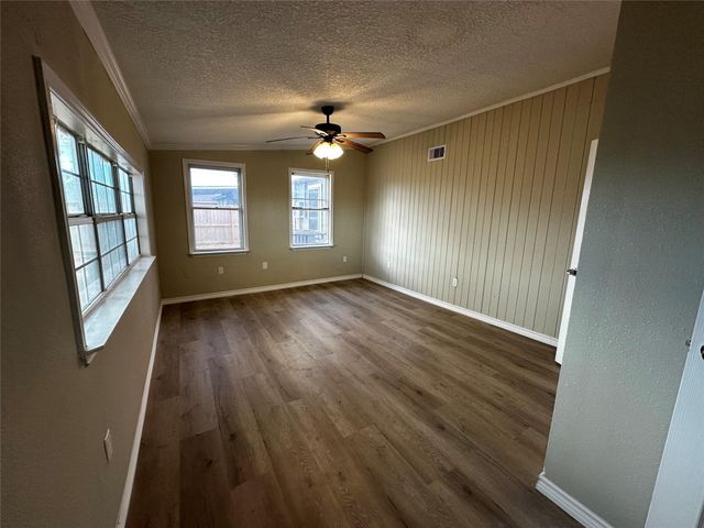 724 N Avenue F, Freeport, TX 77541